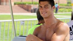 cristiano-ronaldo-shirtless-after-practice-01 copy.jpg