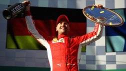 4A8879DC00000578-5541199-Lewis_Hamilton_s_Mercedes_team_threw_away_victory_at_the_Austral-a-59_1521962471701.jpg