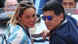 maradona-y-su-novia-rocio-oliva_3cef344e_875x540.jpg