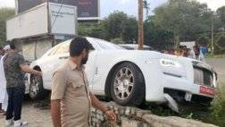 00b60496-2018-rolls-royce-phantom-ghost-crash-india-mumbai-1.jpg