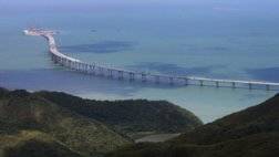 102-102418-the-chinese-opens-a-water-bridge-4.jpeg