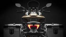 Multistrada-1260-Enduro-MY19-18-Studio-Gallery-906x510.jpg