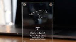 oneplus-6t-mclaren-edition-plaque.jpg