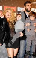 rs_750x1024-161129100331-634-shakira-gerard-pique-sons.ls.112916.jpg