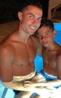 ronaldo-amp-his-familys-vacation-pictures-from-greece-amp-france-riviera-1200x900-1561380693_1200x900.jpg